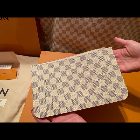 AUTHENTIC SOLD-OUT EVERYWHERE! GM Damier Azur Neverfull. 15.4 x 12.6 x 7.9 in. - Picture 4 of 13